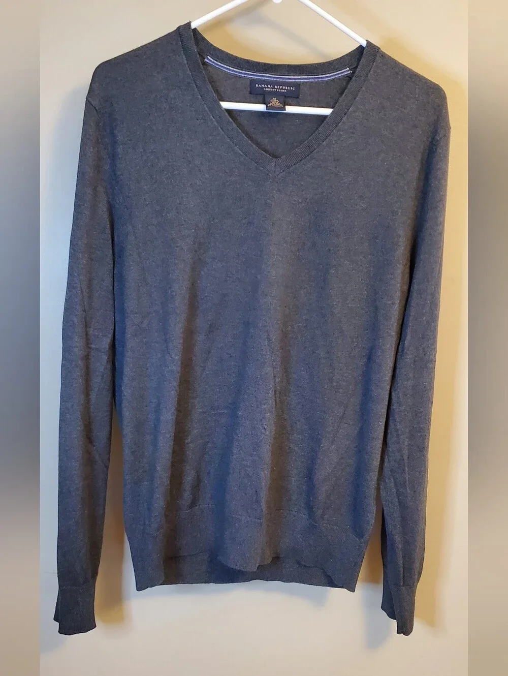 Banana Republic Luxury Blend V Neck Sweater Men's M Gray Silk Cashmere Cotton